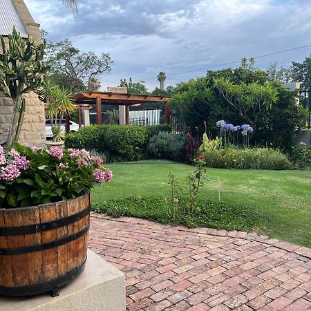 La Pension Guest House Oudtshoorn Bagian luar foto