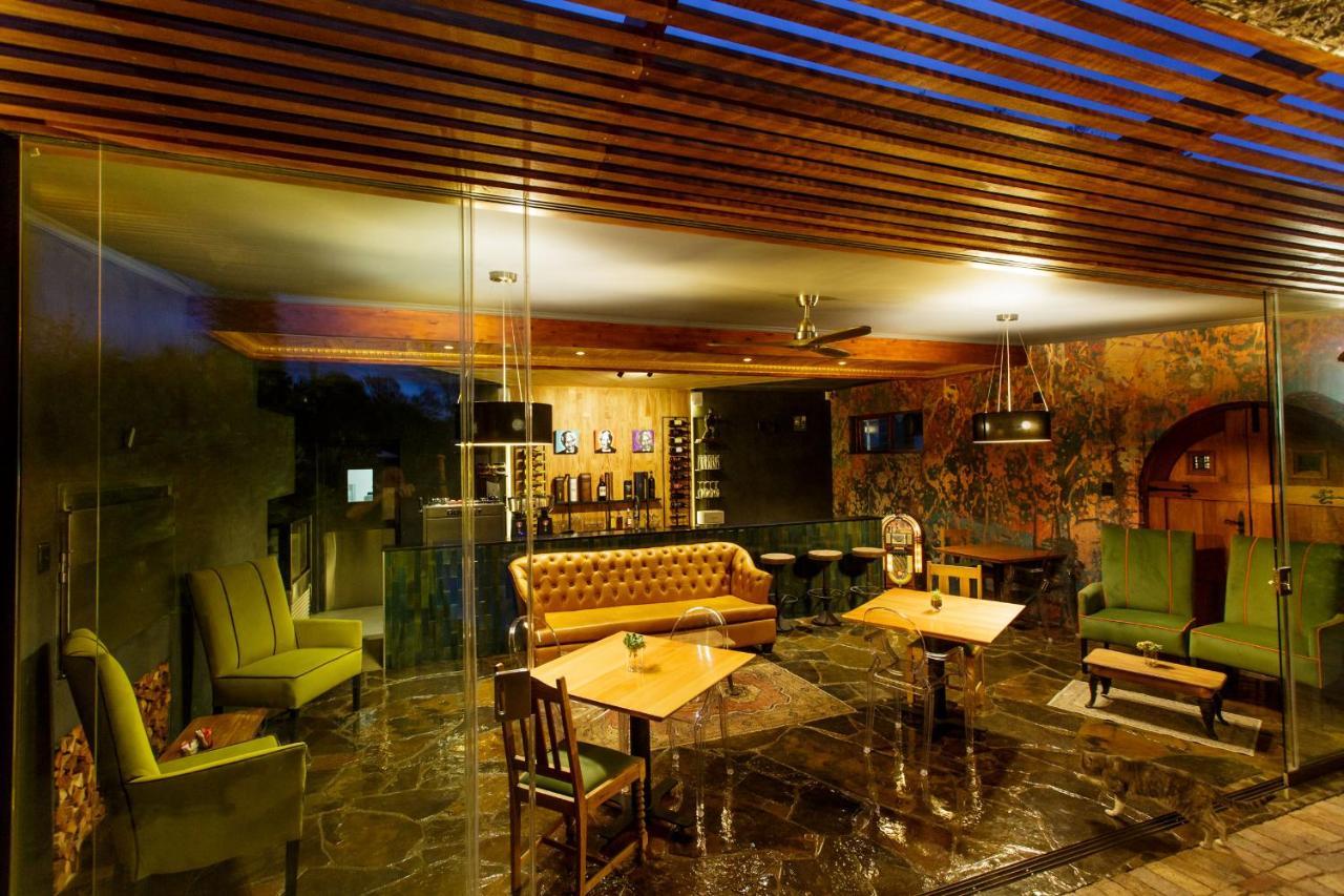 La Pension Guest House Oudtshoorn Bagian luar foto