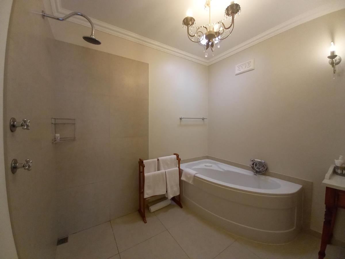 La Pension Guest House Oudtshoorn Bagian luar foto
