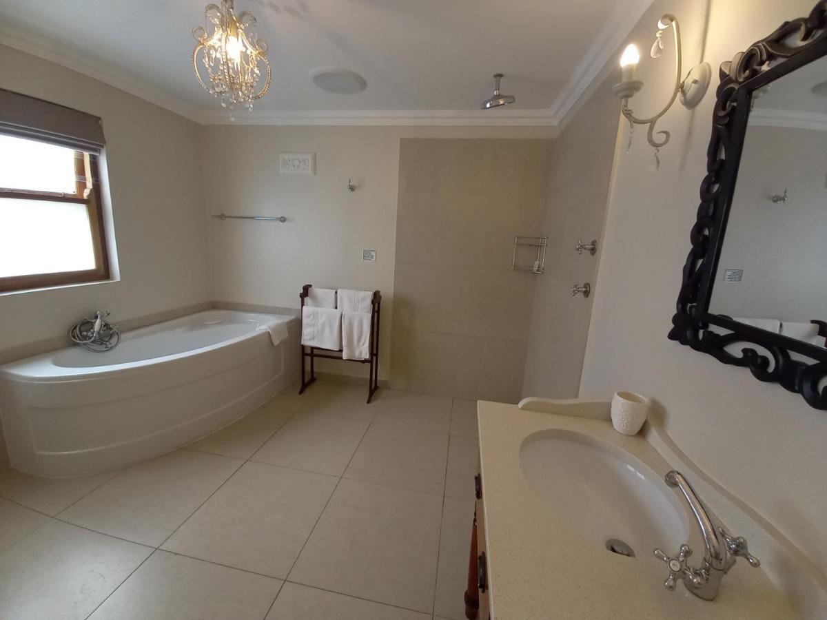 La Pension Guest House Oudtshoorn Bagian luar foto