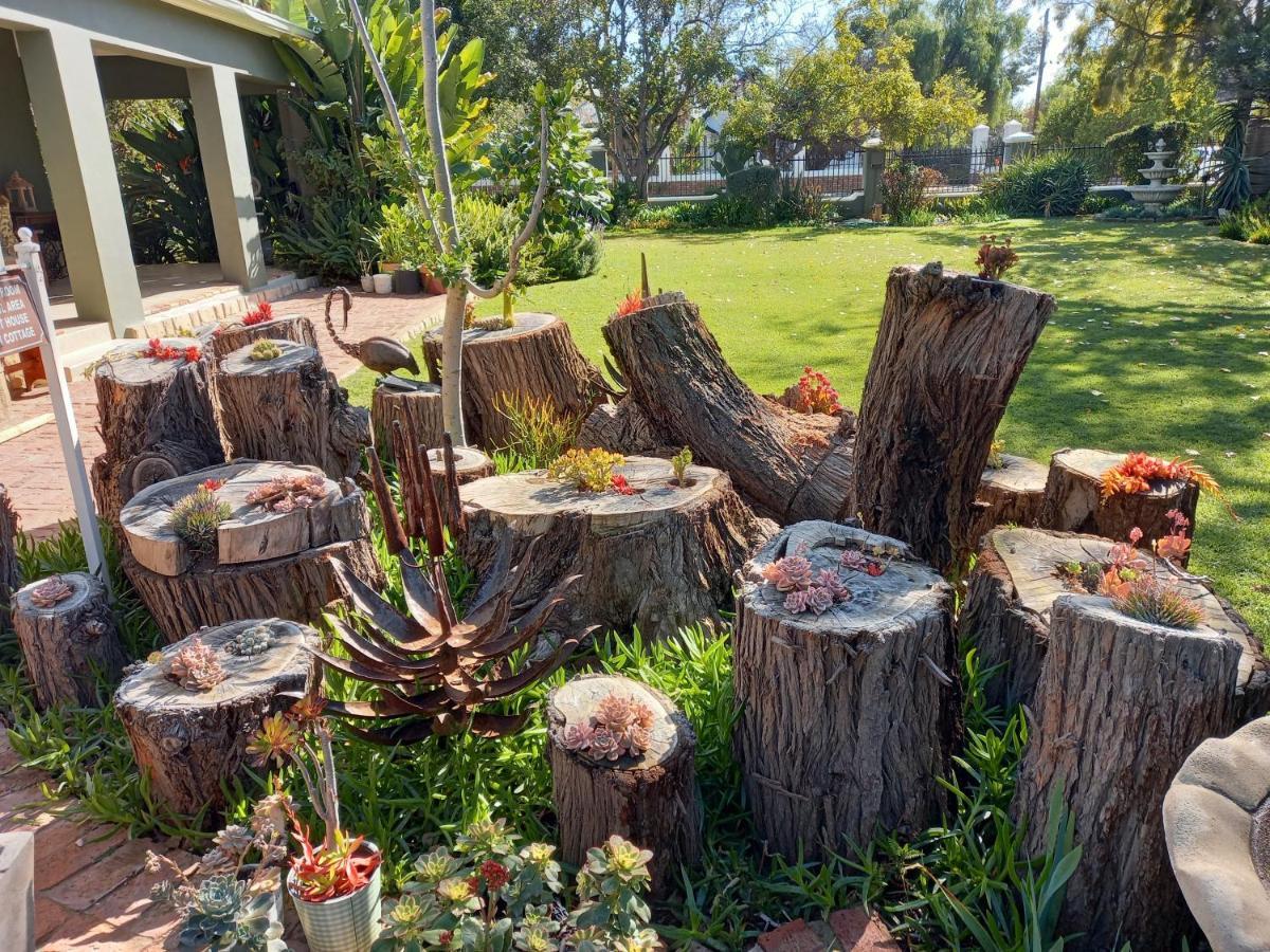 La Pension Guest House Oudtshoorn Bagian luar foto
