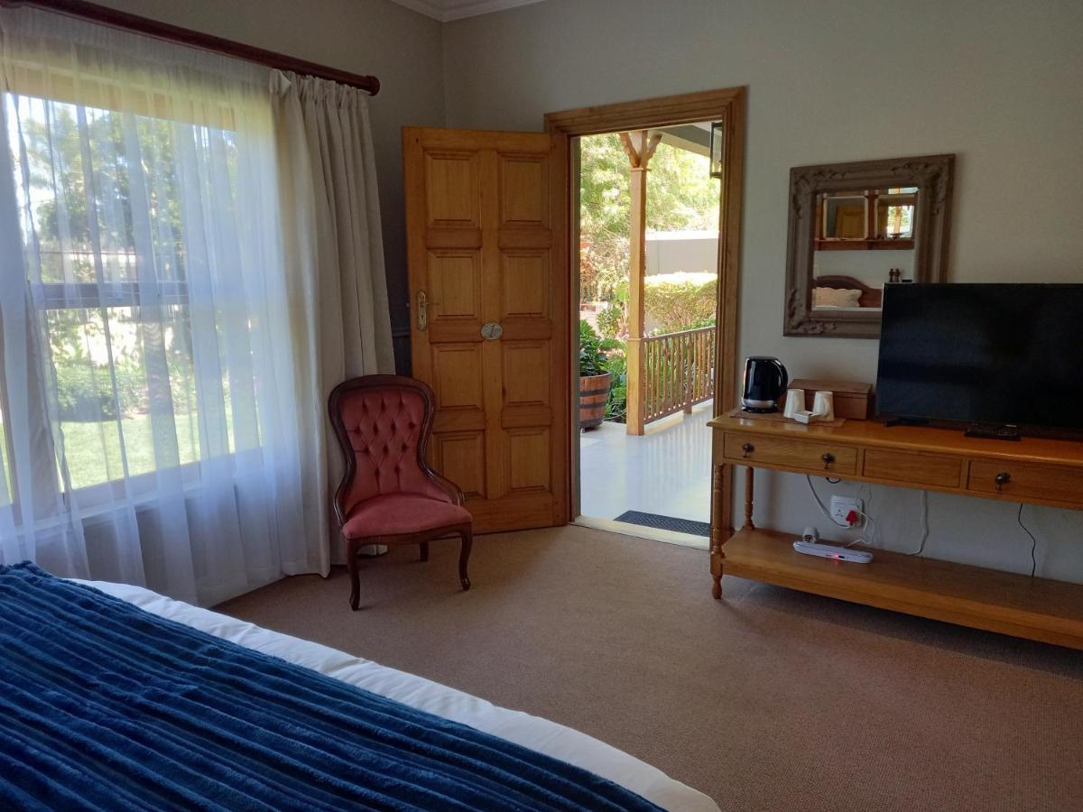 La Pension Guest House Oudtshoorn Bagian luar foto
