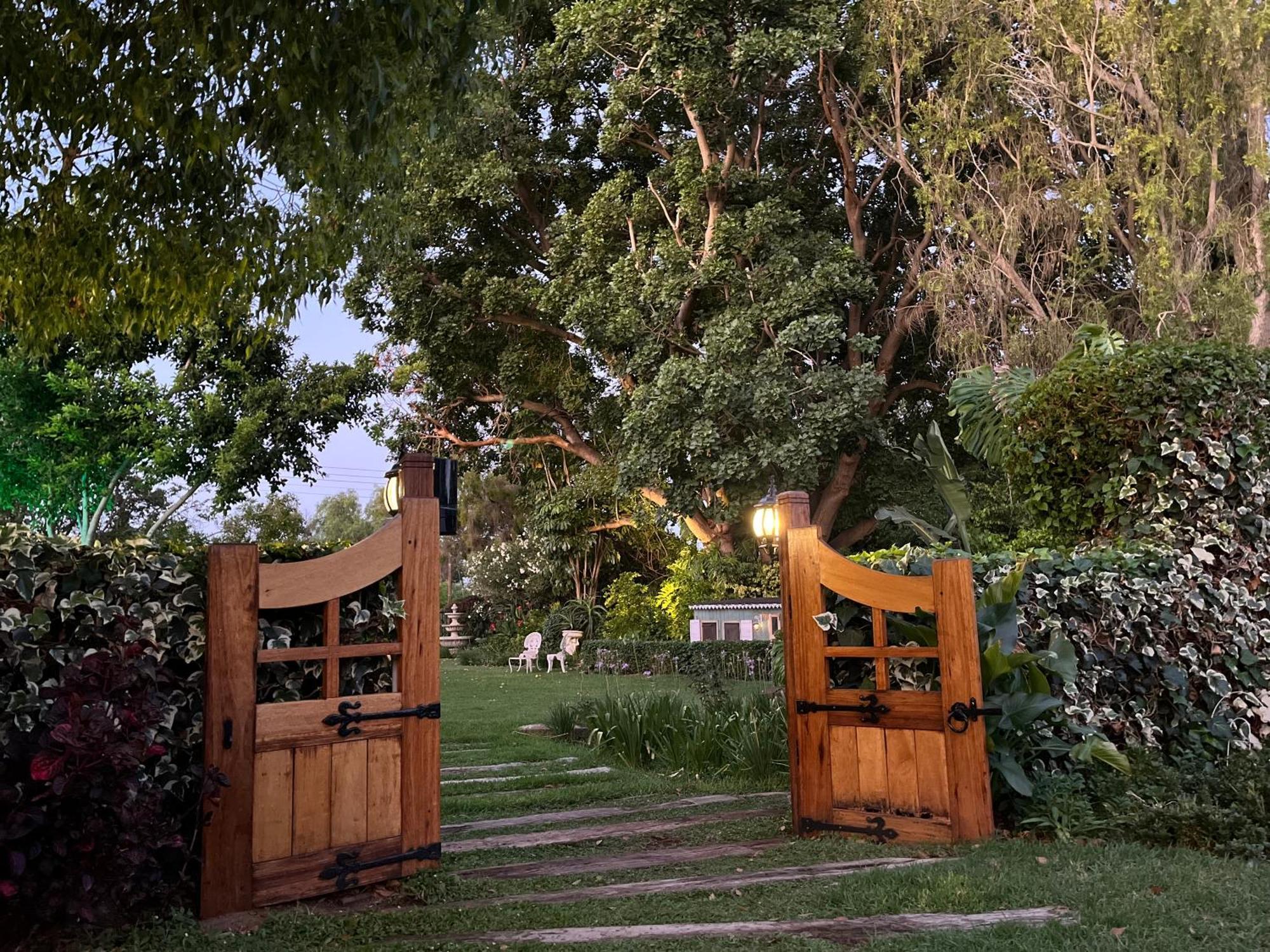 La Pension Guest House Oudtshoorn Bagian luar foto
