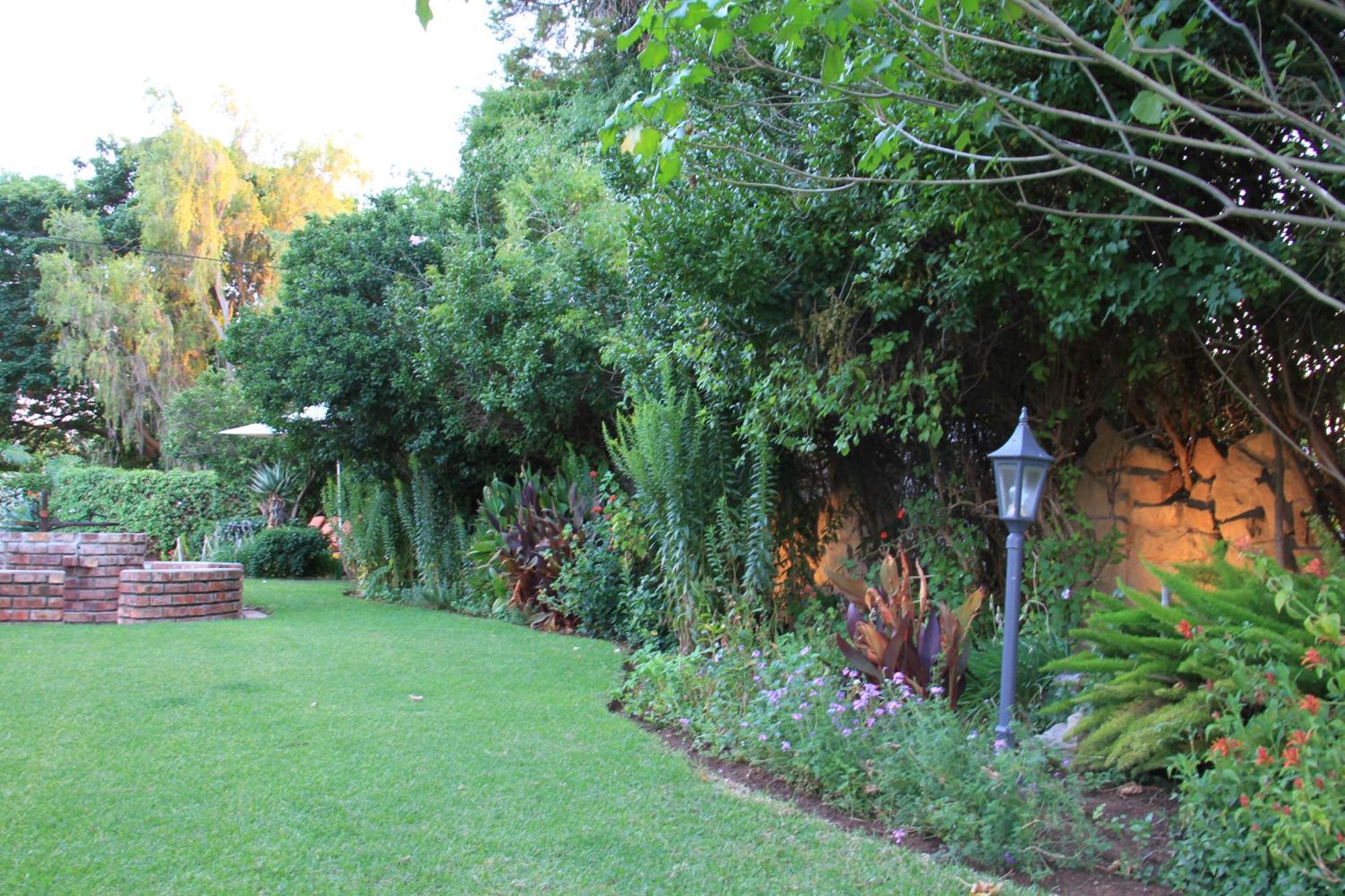 La Pension Guest House Oudtshoorn Bagian luar foto