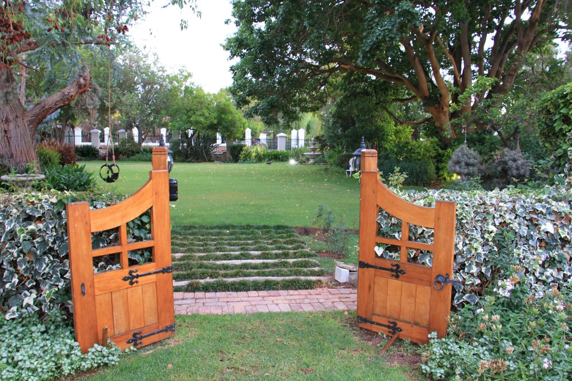 La Pension Guest House Oudtshoorn Bagian luar foto