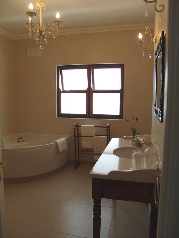 La Pension Guest House Oudtshoorn Ruang foto