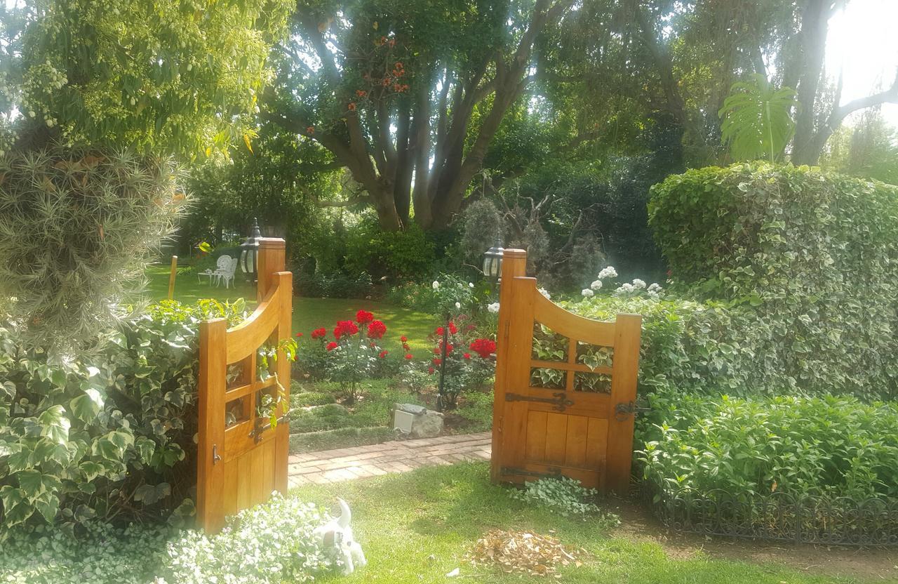 La Pension Guest House Oudtshoorn Bagian luar foto