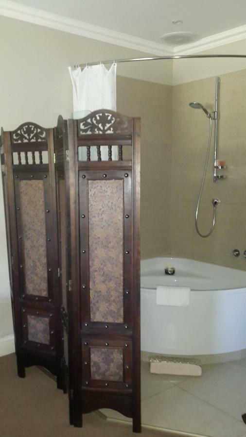 La Pension Guest House Oudtshoorn Bagian luar foto